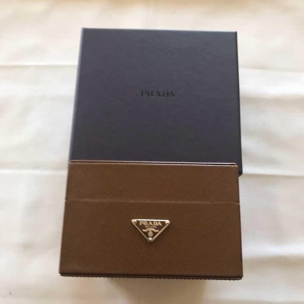 Collectors.Original PRADA brown watch box with metal "PRADA"emblem 4.5”/5”&cards - Picture 3 of 12